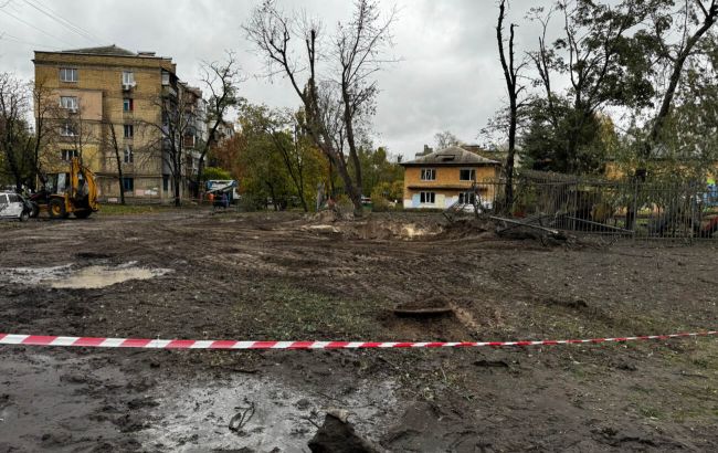 Як виглядає Дніпровський район Києва після балістичного удару РФ: репортаж РБК-Україна
