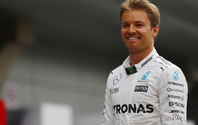 Чемпион "Формулы-1" Нико Росберг завершил карьеру гонщика
