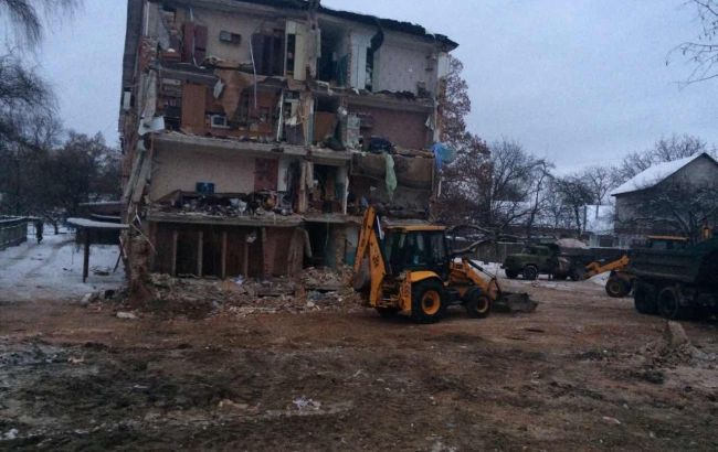 Обвал общежития в Чернигове: прокуратура взяла под контроль ход расследования