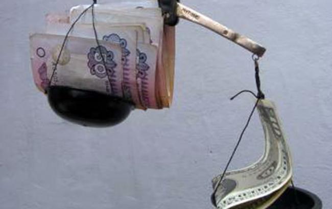 Блокада Донбасса может привести к росту курса доллара на 5,6 гривны