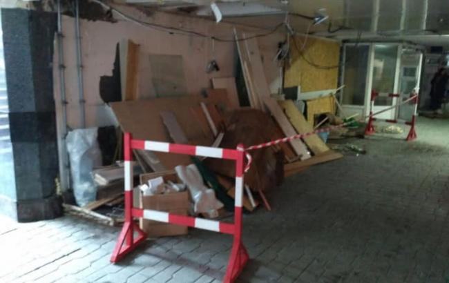 В переходе на столичном Майдане Независимости начали сносить МАФы