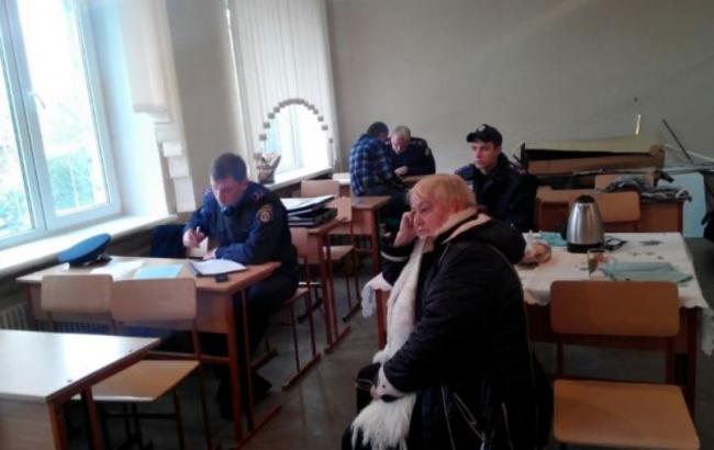 ОПОРА: в Хмельницком зафиксировали выдачу двух бюллетеней в одни руки