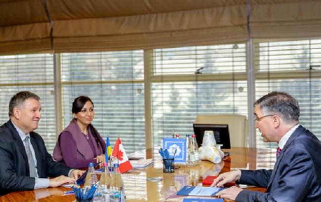 Канада удвоит количество офицеров-экспертов в Украине, - посол