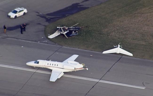 В США на взлетной полосе столкнулись самолеты