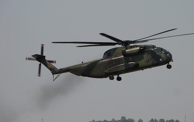 Военный вертолет в Германии врезался в здание, погиб человек