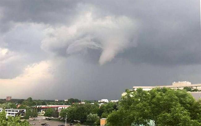 На заході Німеччини пройшов торнадо, є постраждалі