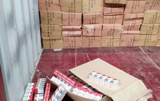 В Одесской области таможенники помешали незаконному перемещению рекордной партии сигарет