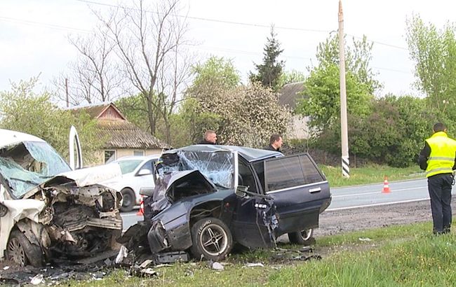 В Винницкой обл. столкнулись легковые автомобили, есть погибшие