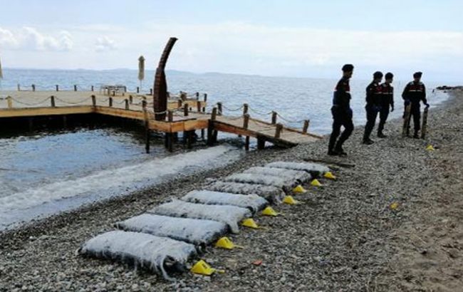 У берегов Турции выловили почти полторы тонны марихуаны