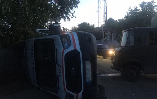 В Днепре грузовик столкнулся со "скорой", есть пострадавшие