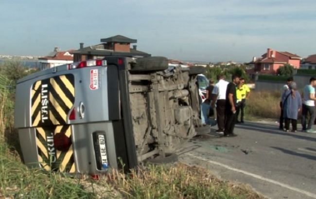 В Турции перевернулся школьный автобус, есть пострадавшие