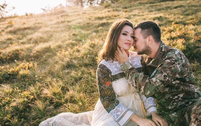 Украинская певица родила первенца от Героя АТО: первые фото малышки