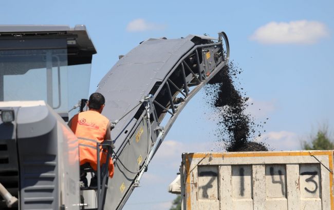 В рамках "Большой стройки" идет капитальный ремонт дороги из Киева в Чернигов