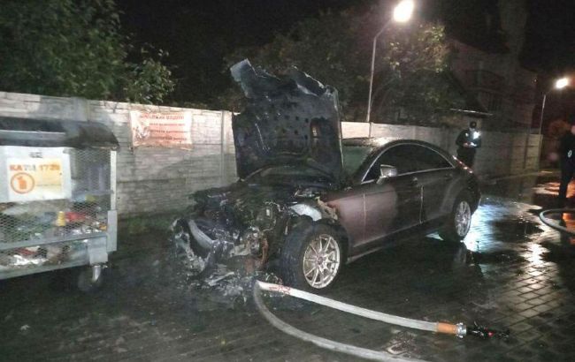 В Ровно сожгли автомобиль кандидата в облсовет