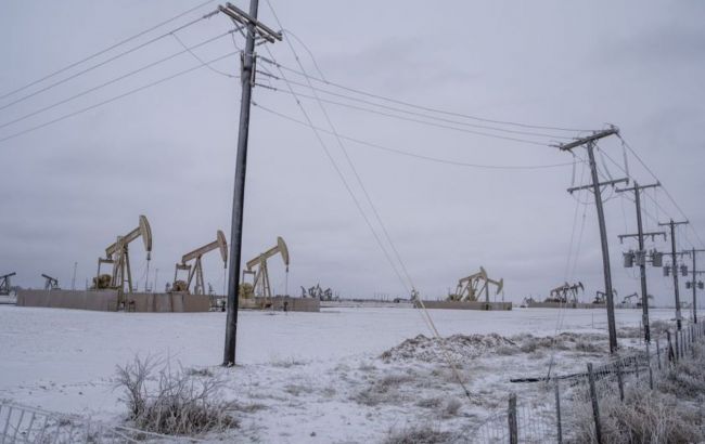 Электростанции Техаса снова заработали, но 300 тысяч домов по-прежнему без света