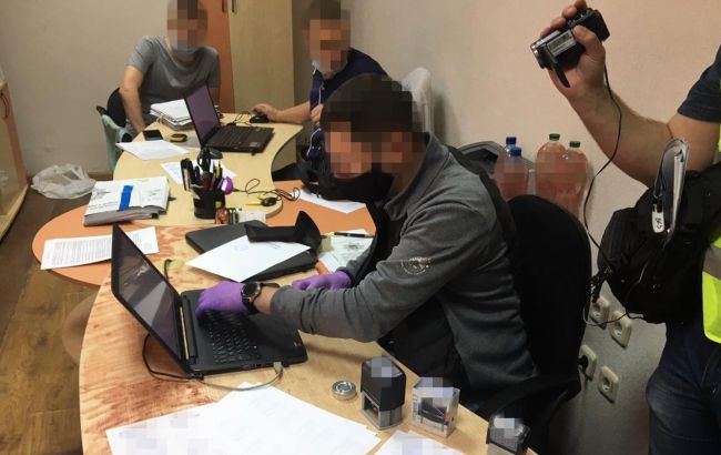 Завышали тарифы на тепло для школ и больниц: в Луганской области провели 12 обысков