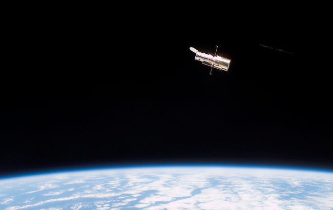 Hubble сфотографировал плазму новорожденной звезды: яркий кадр