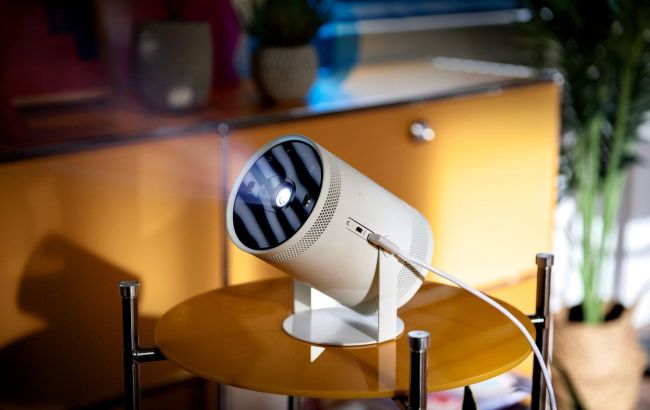 Samsung презентовал инновационный проектор The Freestyle и новые дизайнерские телевизоры