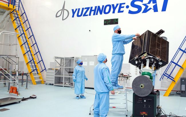 Маск поможет. Завтра Украина запустит свой спутник в космос: как он выглядит