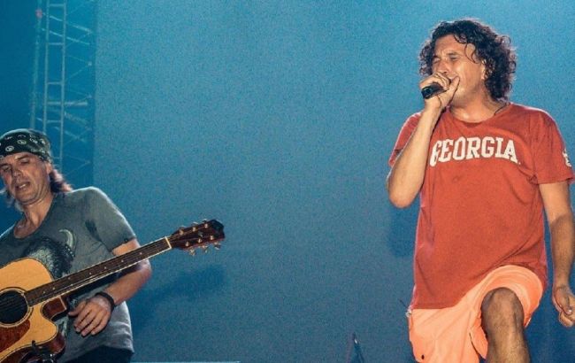 Легендарную футболку Скрябина, в которой он в 2014-м послал Путина, продали за рекордную сумму