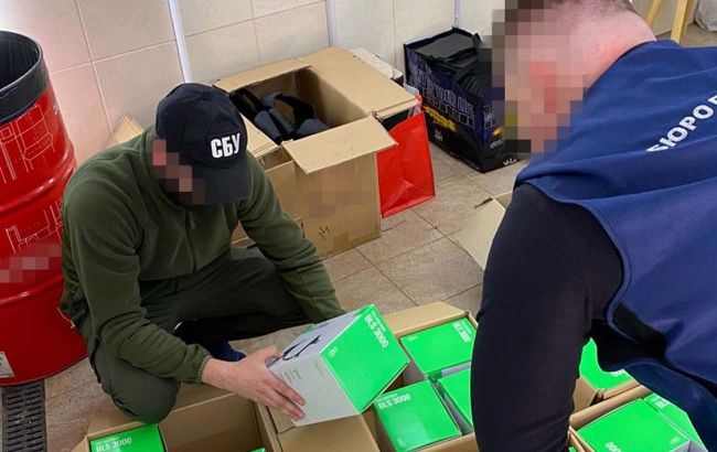 Завозили товары под видом "гуманитарки". СБУ разоблачила псевдоволонтеров