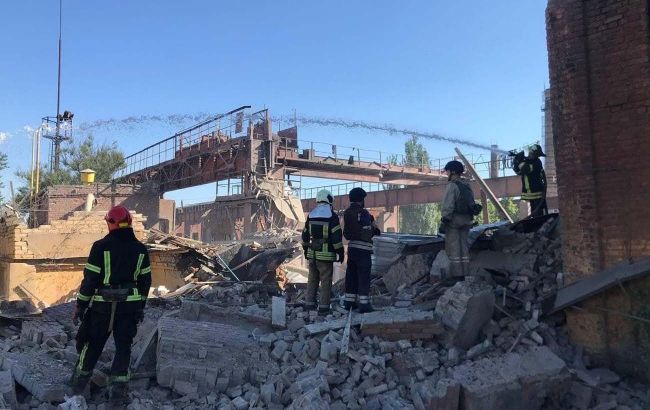 Росіяни вдарили по приватному сектору в Бахмуті: є загиблий і поранені