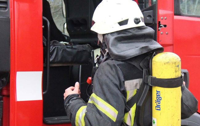 В Киеве на Троещине возник масштабный пожар