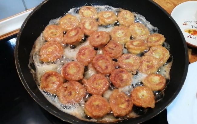 Готовим бублики с фаршем на сковороде: самый простой рецепт от обычной украинки