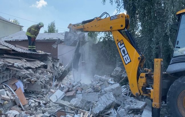 Спасатели завершили разбирать завалы после обстрела Бахмута: число жертв возросло