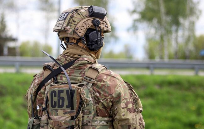 СБУ задержала мошенника, который помог 20 призывникам бежать за границу