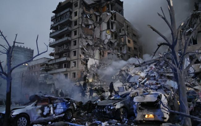 Росія вдарила по будинку в Дніпрі низькоточною протикорабельною ракетою, - британська розвідка