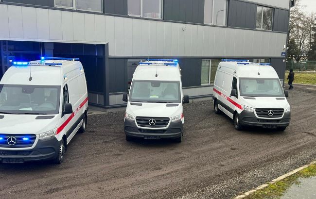 Ізраїль передав Україні куленепробивні карети швидкої допомоги (фото)