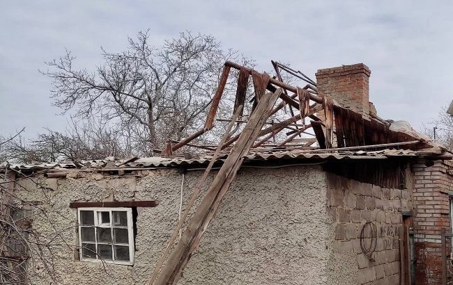 Росіяни тричі з артилерії обстріляли Нікопольський район: серед поранених є діти