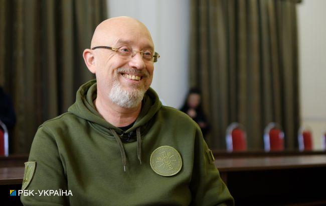 Резніков показав бронемашини Senator, які Україні передала Канада