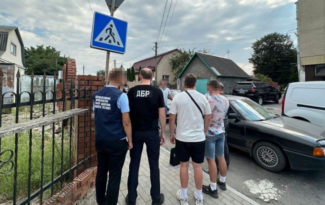Обіцяв "відмазати" від мобілізації. У Хмельницькій області викрили правоохоронця