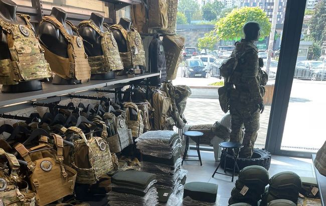 Правоохоронці виявили компанію, яка незаконно продавала шоломи та бронежилети для ЗСУ