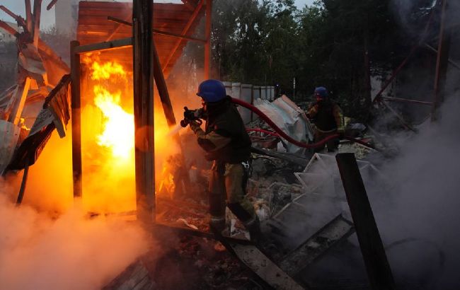 У Києві госпіталізували ще одну постраждалу: нові фото наслідків ракетного удару