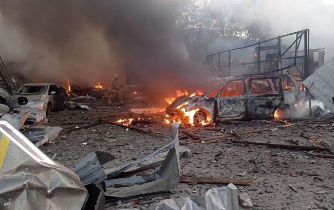 З'явилися фото наслідків ракетного удару по Рівному