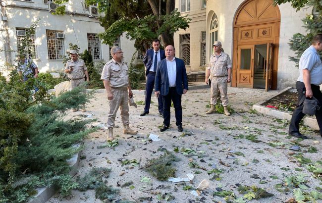 В Севастополі знову вибухи, "прилетіло" по штабу Чорноморського флоту