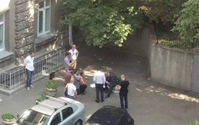 Задержанному на взятке в 30 тыс. долларов чиновнику объявили о подозрении