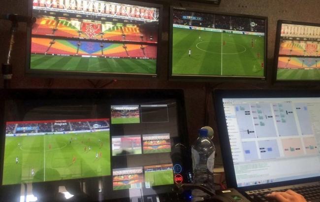 У Голландії вперше в історії футболу суддя вилучив гравця після перегляду відеоповтору