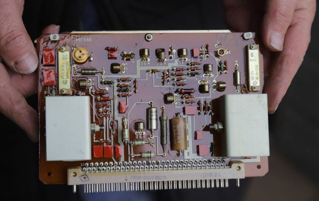 У житомирській військовій частині знайшли плати з золотом і сріблом на 65 млн гривень