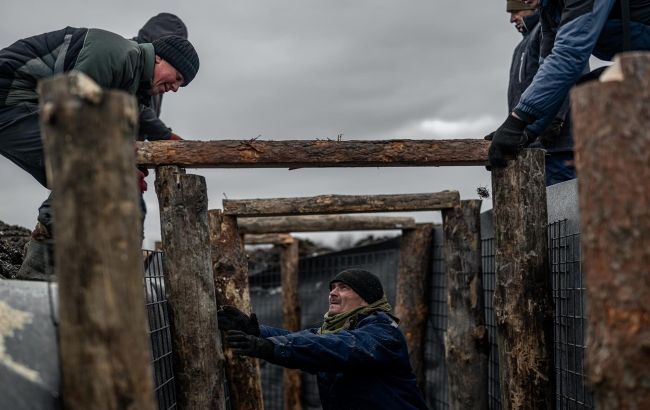 Минобороны показало фото фортификаций, которые ВСУ возводят в Сумской области