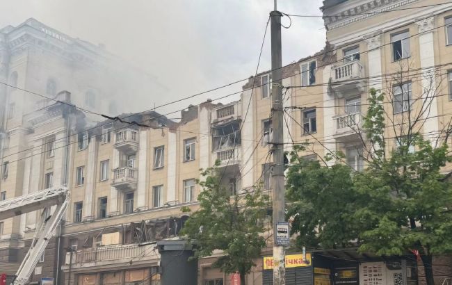 З'явилися фото наслідків ракетного удару по Дніпру