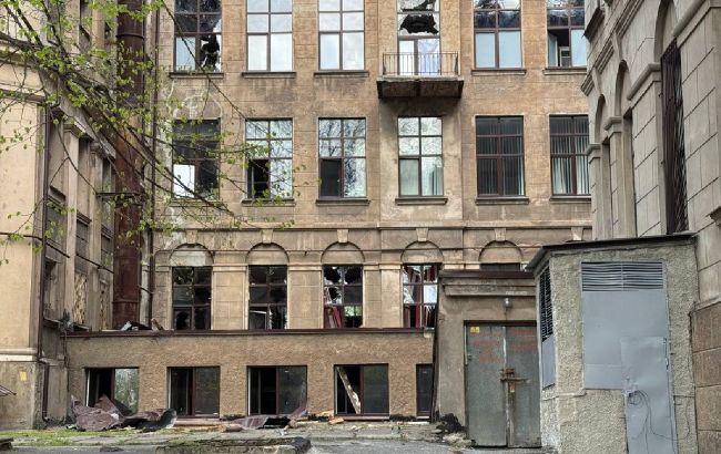 В Днепре после ударов РФ поврежден медуниверситет, есть угроза обвала