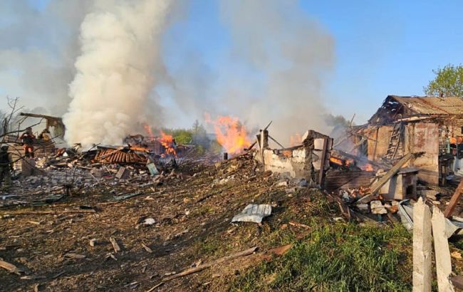 РФ скинула 250-кілограмову бомбу на будинок під Лиманом: загинули батько і син