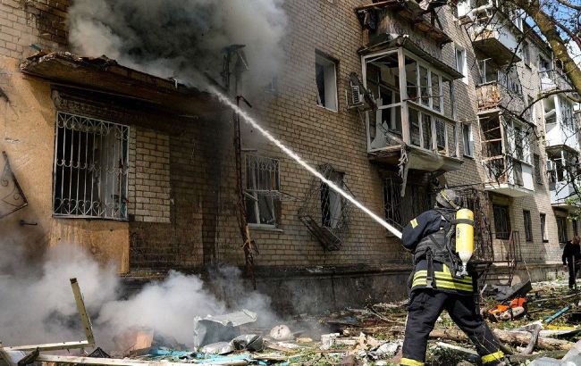 Росіяни вдарили по центру Херсона, постраждало майже 20 осіб. ОВА показала відео наслідків