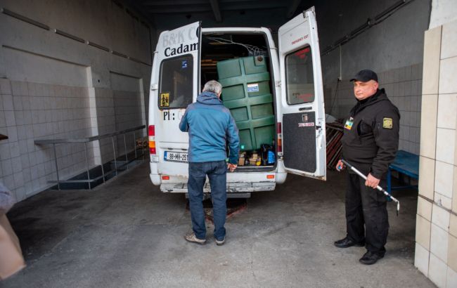 Руководителя Черновицкой таможни уволили: он может быть причастен к контрабанде сигарет