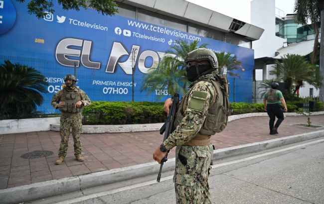 Бунти, заручники в онлайні та надзвичайний стан: що відбувається в Еквадорі і до чого тут вʼязень-втікач