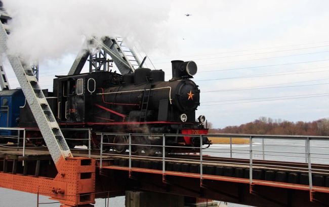 Подільською вузькоколійкою. Українців запрошують у ретро-тур зі старовинним паровозом